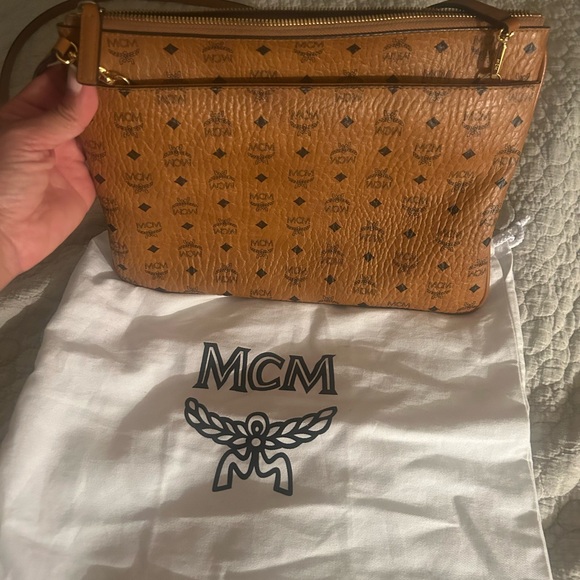MCM Visetos pouch with detachable strap - Picture 3 of 12